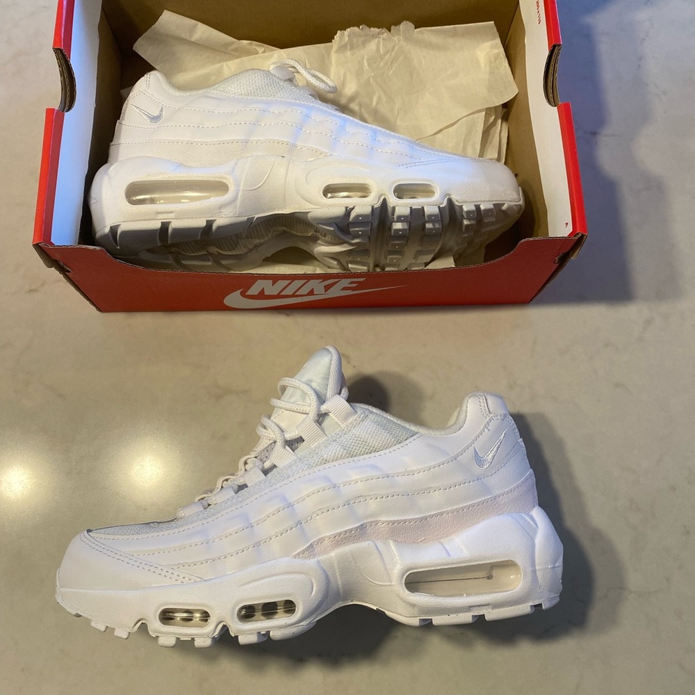 Air Max 95 White (Size 7 Youth)